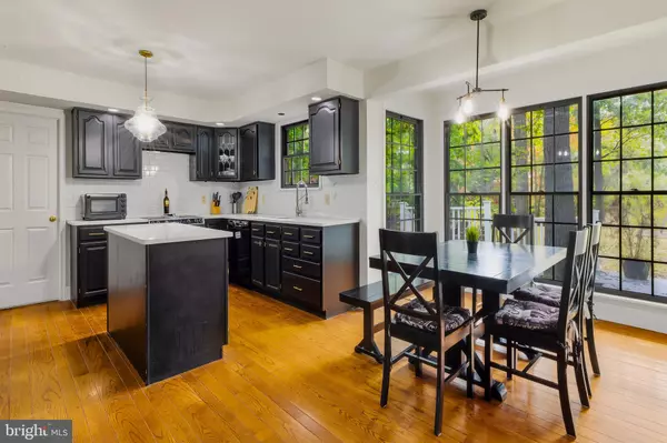Sewell, NJ 08080,20 LAKESIDE LN