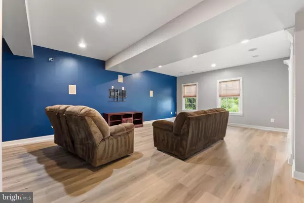 Chantilly, VA 20152,42524 ROWDERBURY SQ