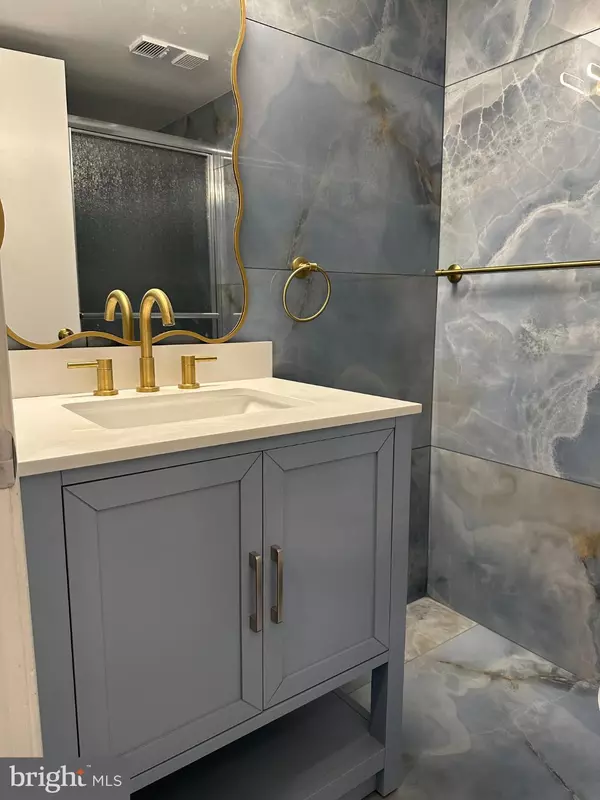 Burke, VA 22015,5831 COVE LANDLING RD #304