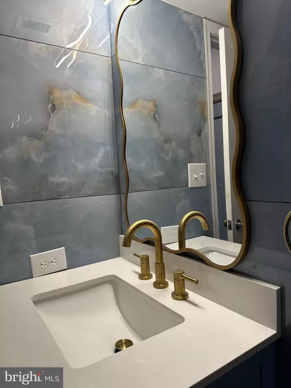 Burke, VA 22015,5831 COVE LANDLING RD #304