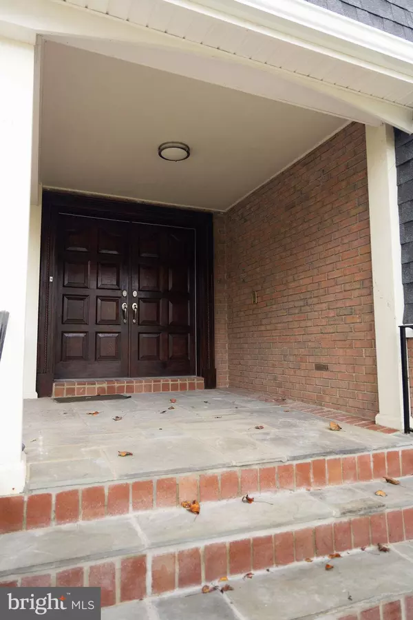 Mclean, VA 22101,1212 FORESTWOOD DR