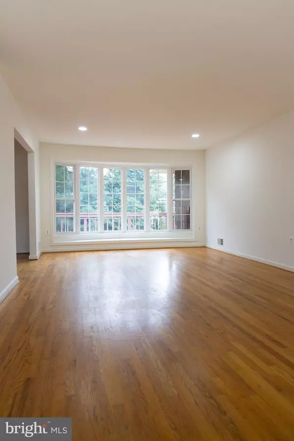 Mclean, VA 22101,1212 FORESTWOOD DR