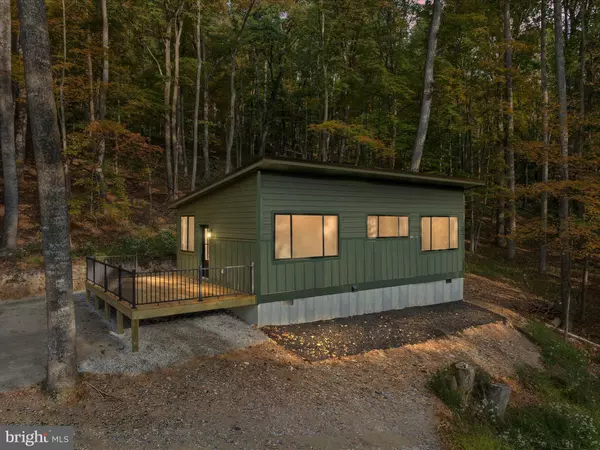 715 TIMBERLINE DR, Lost City, WV 26810