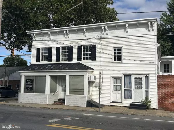 100 W MAIN ST, Hedgesville, WV 25427