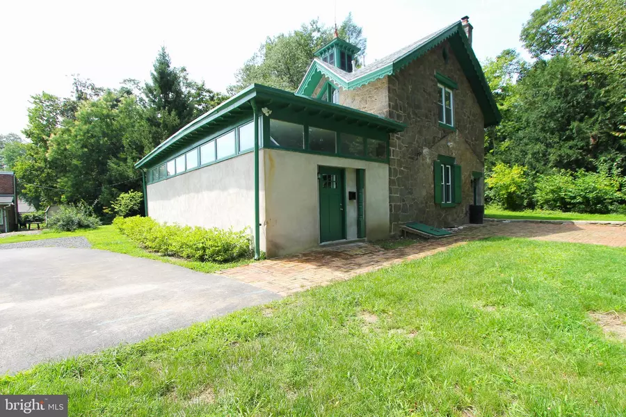 5925 DEVON PL, Philadelphia, PA 19138