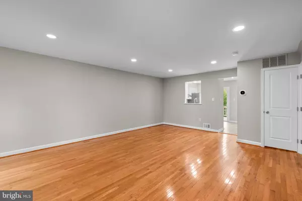 Gaithersburg, MD 20879,18423 HONEYLOCUST CIR