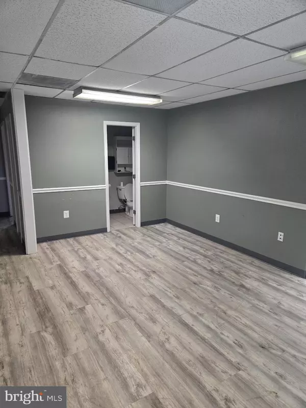 Springfield, VA 22152,6116 ROLLING RD #112