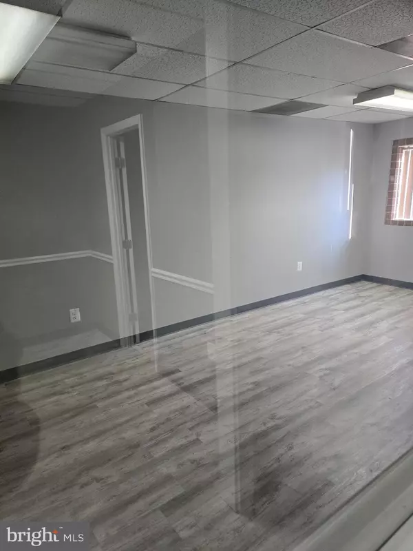 Springfield, VA 22152,6116 ROLLING RD #112