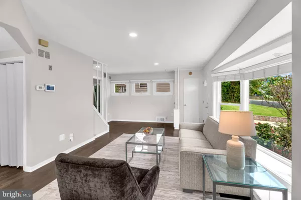 Alexandria, VA 22307,6604 CAVALIER DR
