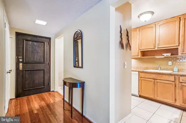 Alexandria, VA 22304,6101 EDSALL RD #402