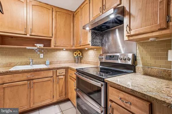 Alexandria, VA 22304,6101 EDSALL RD #402