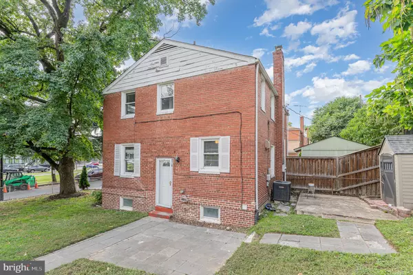 Arlington, VA 22206,3729 S FOUR MILE RUN DR