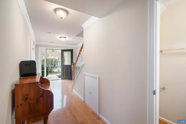 Charlottesville, VA 22901,106 MELBOURNE PRK #F