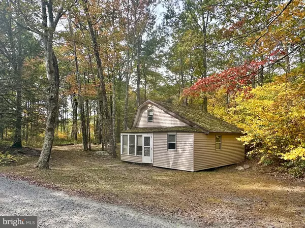 141 HOBDAY RD, Lords Valley, PA 18428