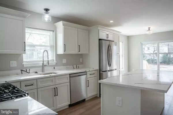 Riverside, NJ 08075,702 DELAWARE AVE