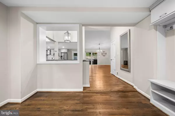 Fairfax, VA 22032,10402 HOLLYOAK PL