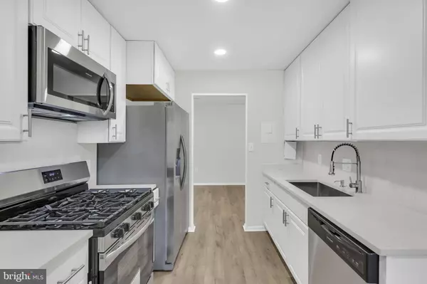 878 COLLEGE PKWY #104, Rockville, MD 20850