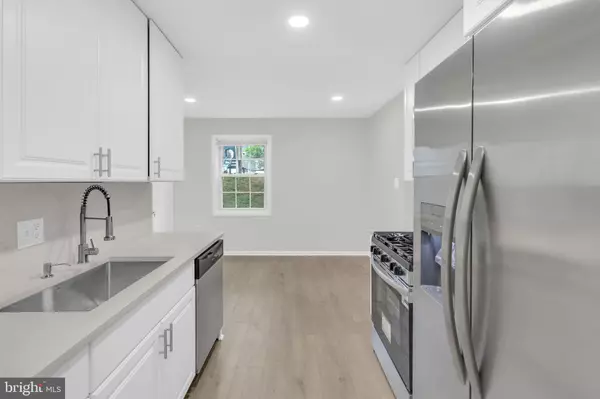 Rockville, MD 20850,878 COLLEGE PKWY #104