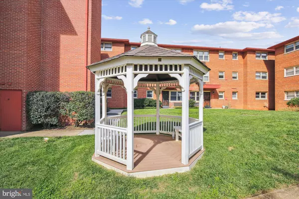 Arlington, VA 22207,2030 N WOODROW ST N #6