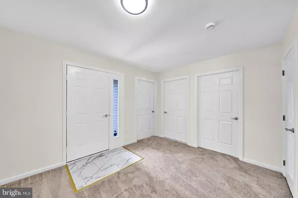 Ewing, NJ 08628,6 HOLIDAY CT