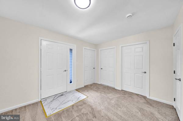 Ewing, NJ 08628,6 HOLIDAY CT