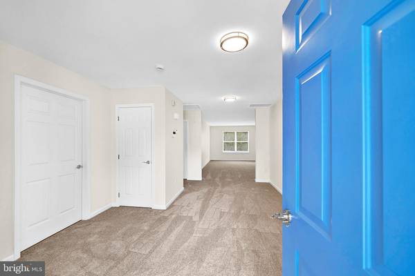 Ewing, NJ 08628,6 HOLIDAY CT