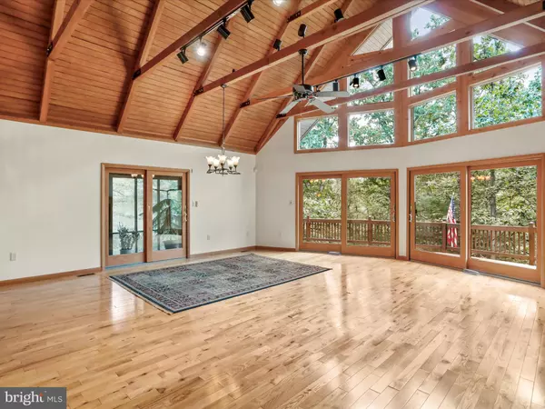 Berkeley Springs, WV 25411,78 PURPLE FINCH LN