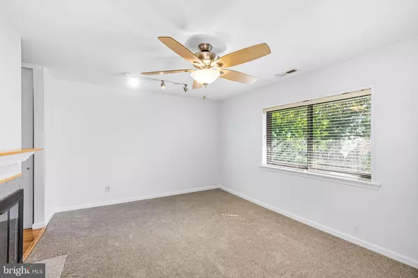 Mount Laurel, NJ 08054,12-B E DAISY LN