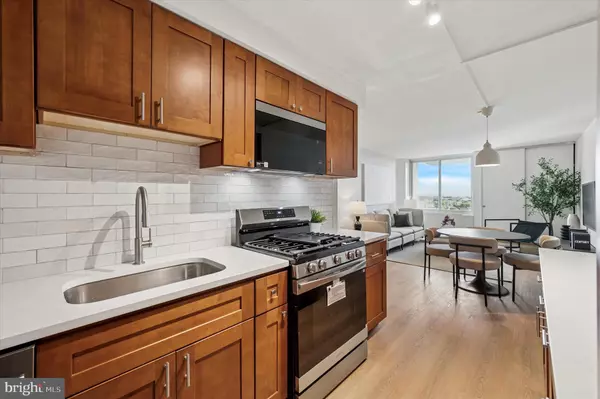 Philadelphia, PA 19106,604-36 S WASHINGTON SQ #1015