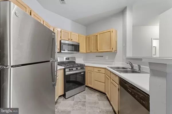 Centreville, VA 20121,14313 CLIMBING ROSE WAY #105
