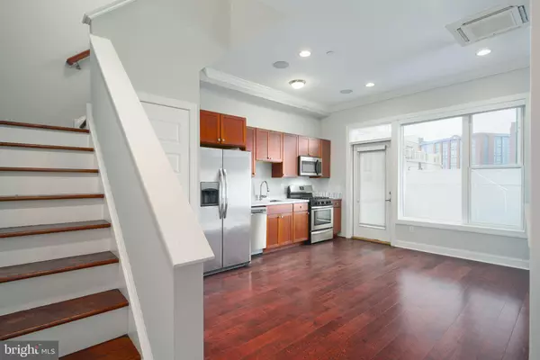 Philadelphia, PA 19123,901 N FRONT ST #9