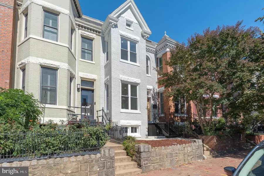 916 NE C ST NE, Washington, DC 20002