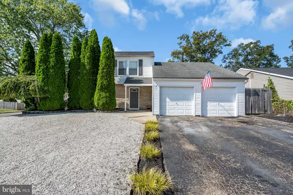 2 LEE CT, Barnegat, NJ 08005