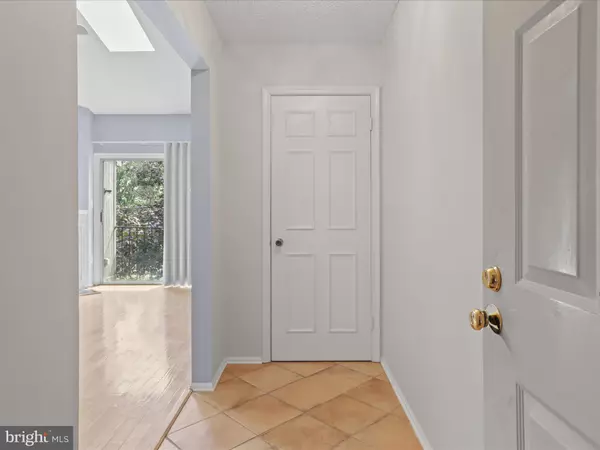 Falls Church, VA 22042,7753 NEW PROVIDENCE DR #79