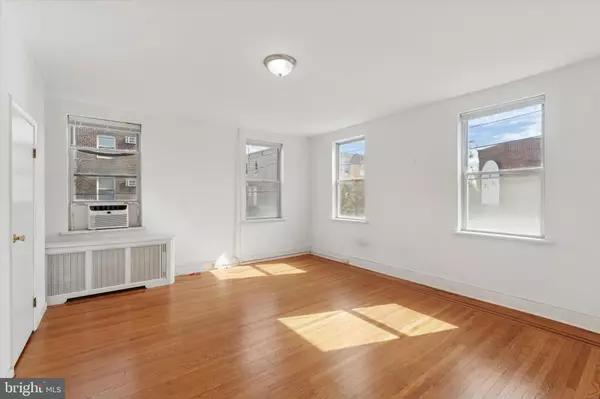 Philadelphia, PA 19148,1710 S 10TH ST #2