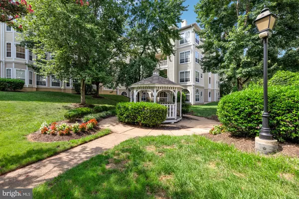 Alexandria, VA 22311,4560 STRUTFIELD LN #1203