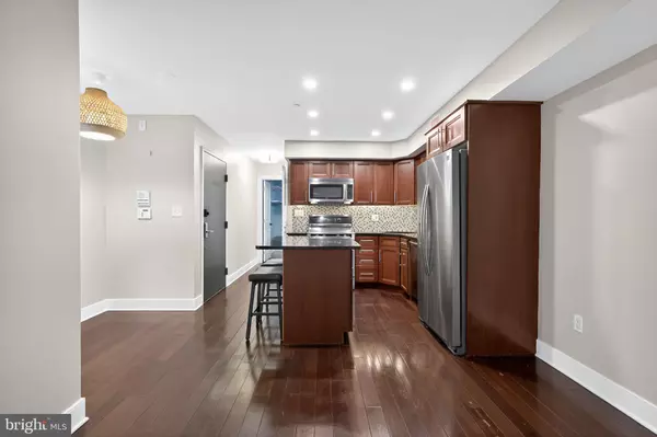 Philadelphia, PA 19102,1522-24 RACE ST #3