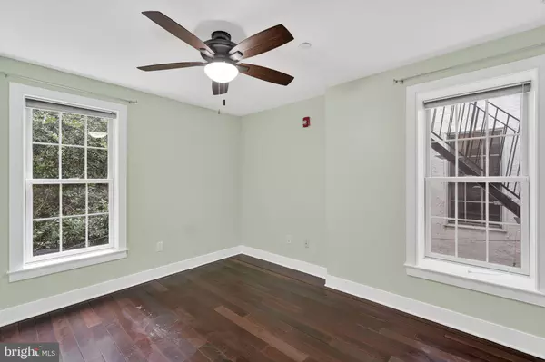 Philadelphia, PA 19102,1522-24 RACE ST #3