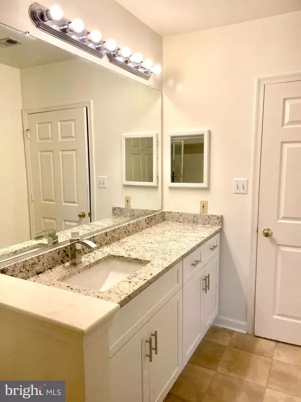 Ashburn, VA 20147,20292 BEECHWOOD TER #201