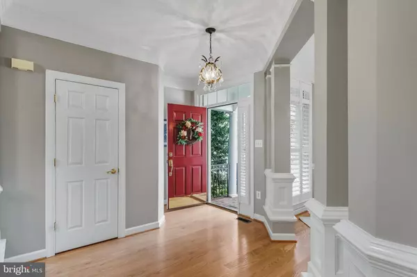 Fairfax, VA 22030,10087 DANIELS RUN WAY