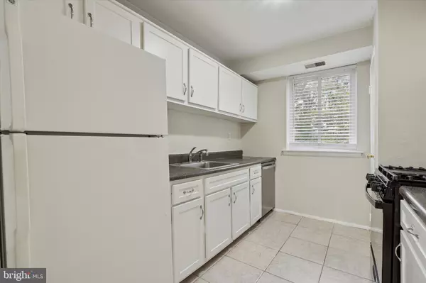 Philadelphia, PA 19115,9921 BUSTLETON AVE #P3