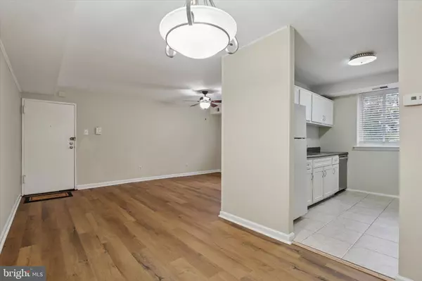 Philadelphia, PA 19115,9921 BUSTLETON AVE #P3