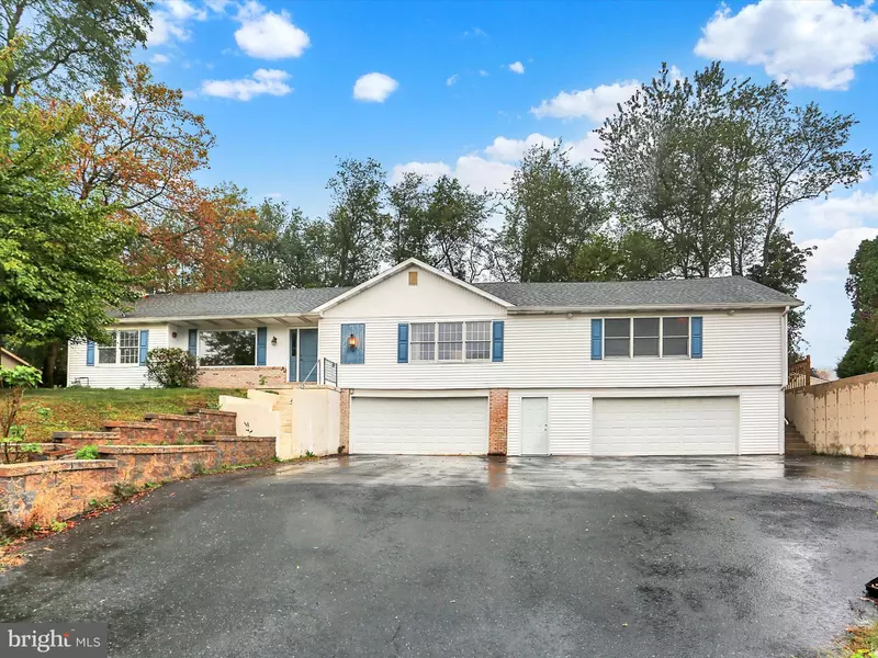 317 HILLCREST DR, New Cumberland, PA 17070