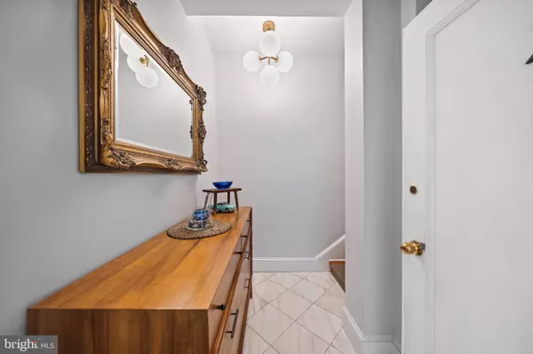 Washington, DC 20009,1823 RIGGS PL NW #2