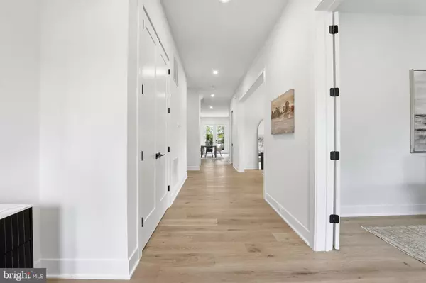 Falls Church, VA 22043,1945 LEONARD RD