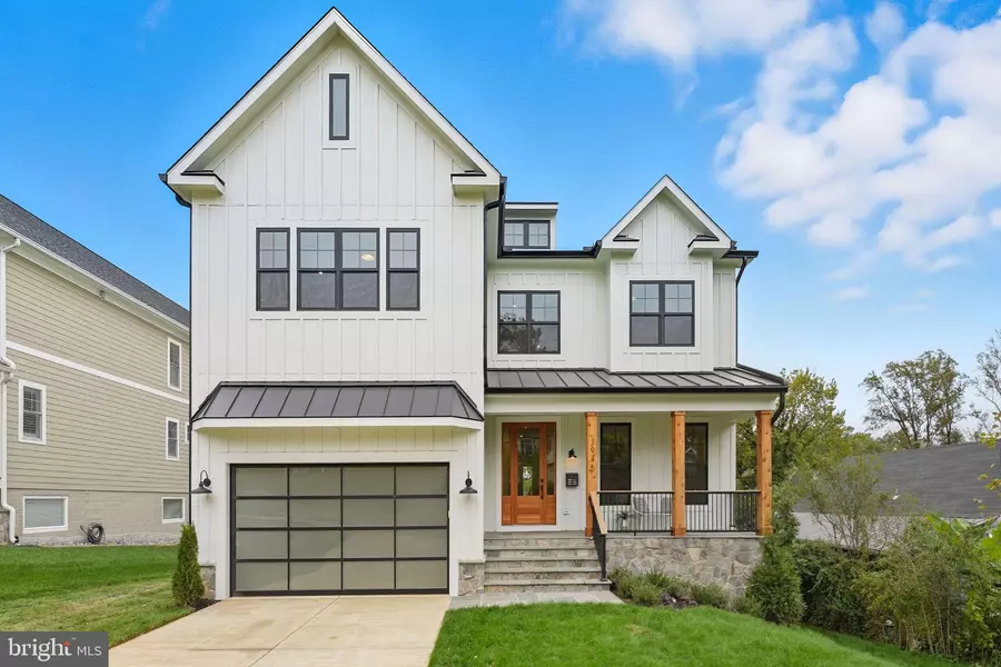 1945 LEONARD RD, Falls Church, VA 22043