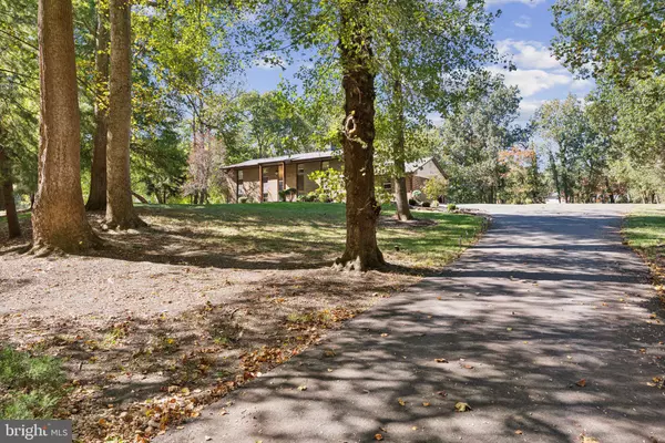 White Plains, MD 20695,4065 LEE LN