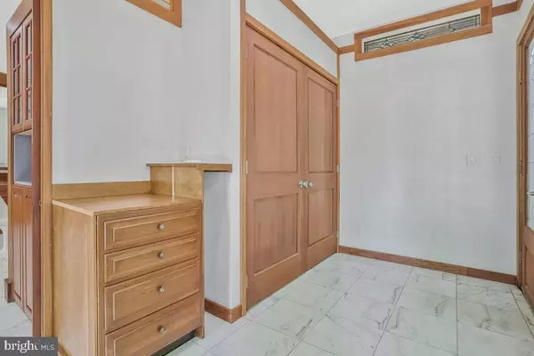 Falls Church, VA 22046,997 N SYCAMORE ST N