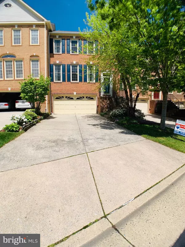 Fairfax, VA 22030,10496 COURTNEY DR