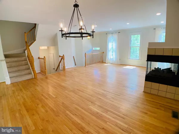 Fairfax, VA 22030,10496 COURTNEY DR